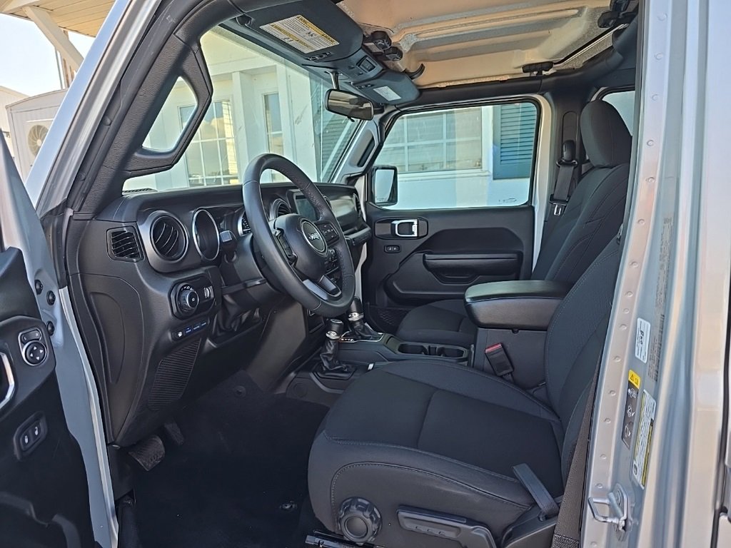 Used 2023 Jeep Wrangler Unlimited image 12