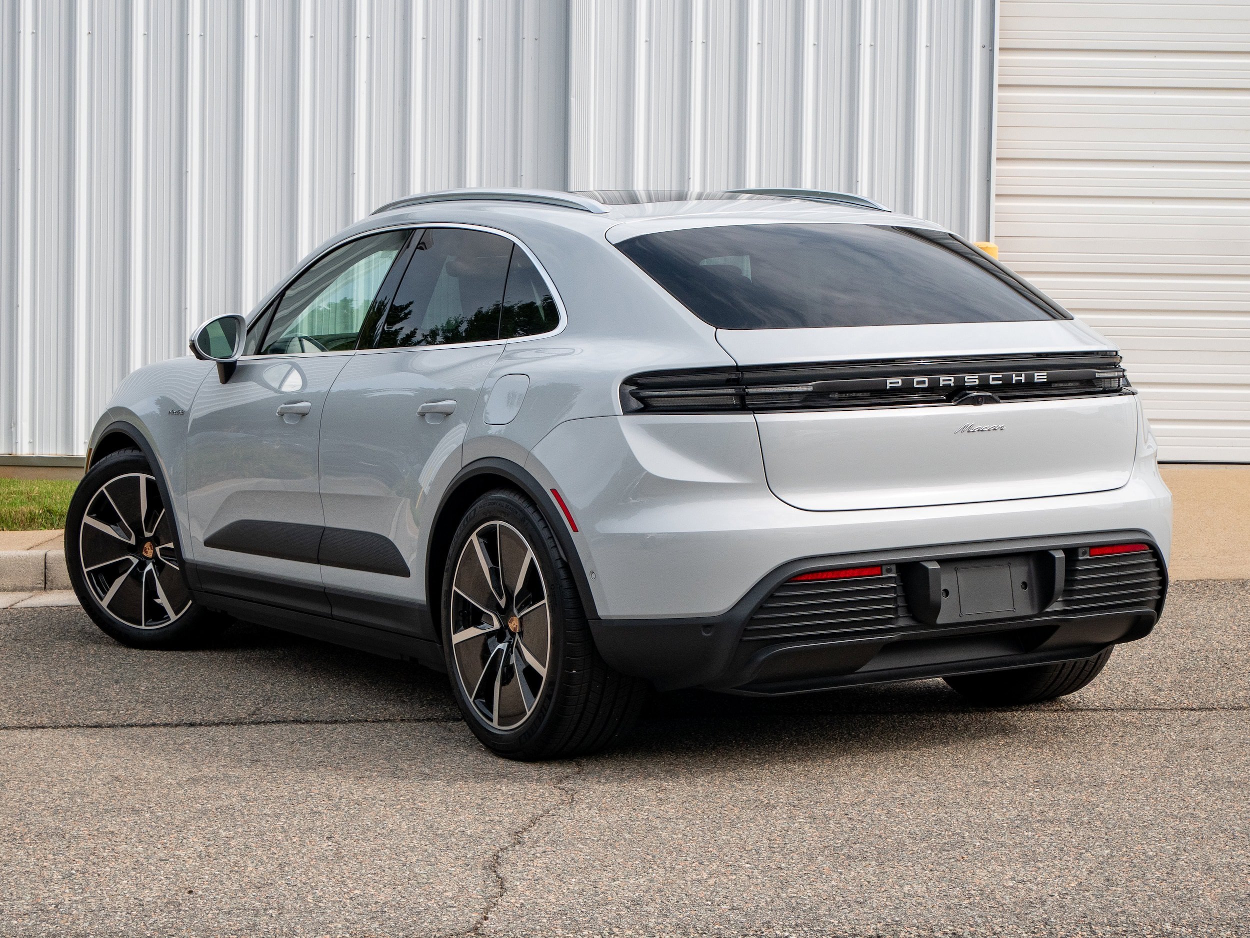 New 2025 Porsche Macan Electric RWD image 3