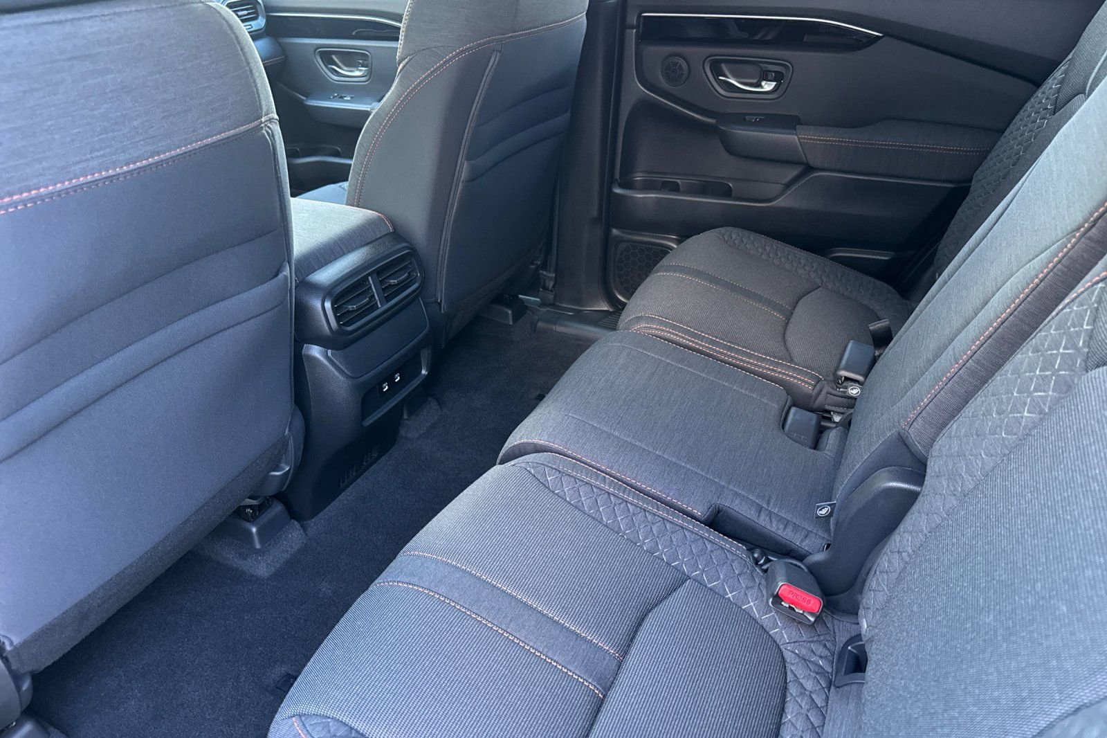 New 2026 Honda Pilot Sport image 9