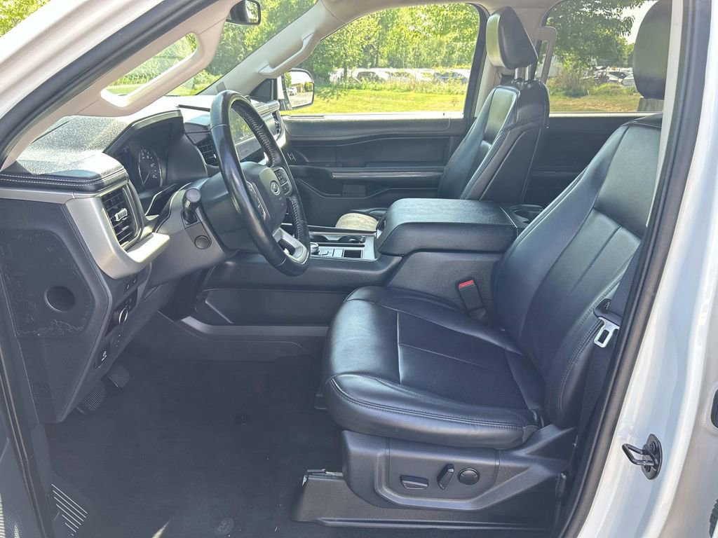 Used 2024 Ford Expedition XLT image 24
