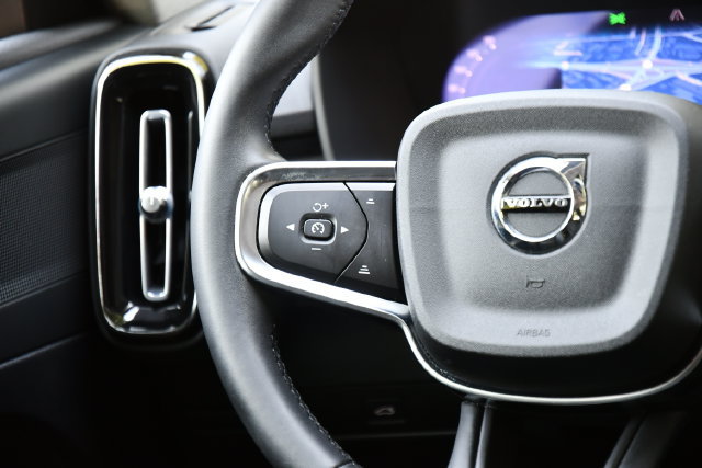 Certified 2023 Volvo XC40 B5 Plus w/ Driver Assist Package AWD/4WD image 26