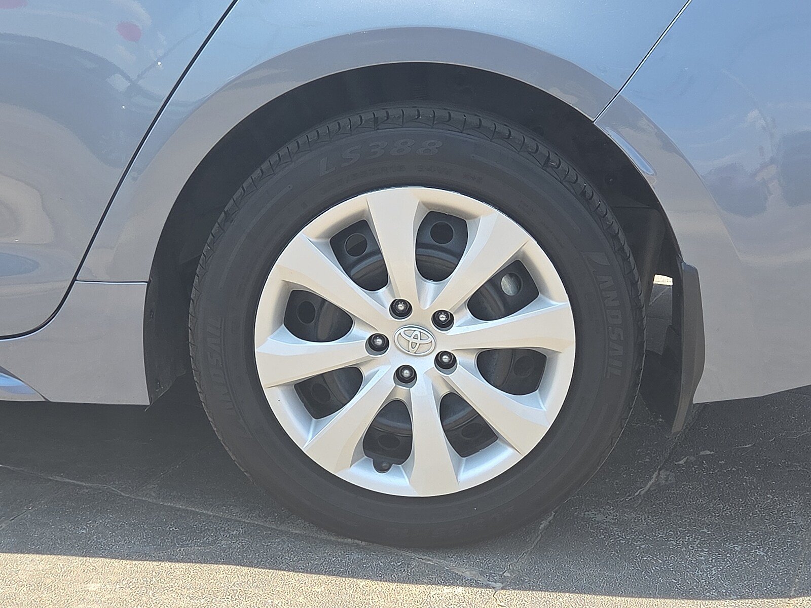 Used 2025 Toyota Corolla LE FWD image 5