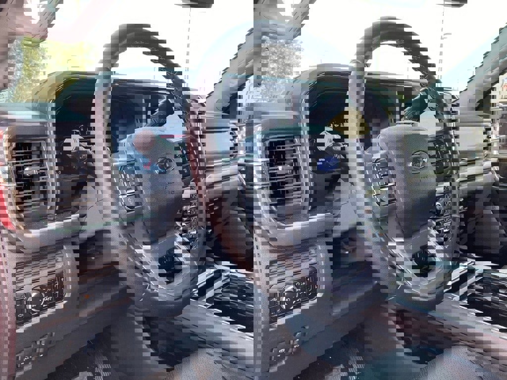 Used 2025 Ford F250 Lariat w/ Chrome Package image 9