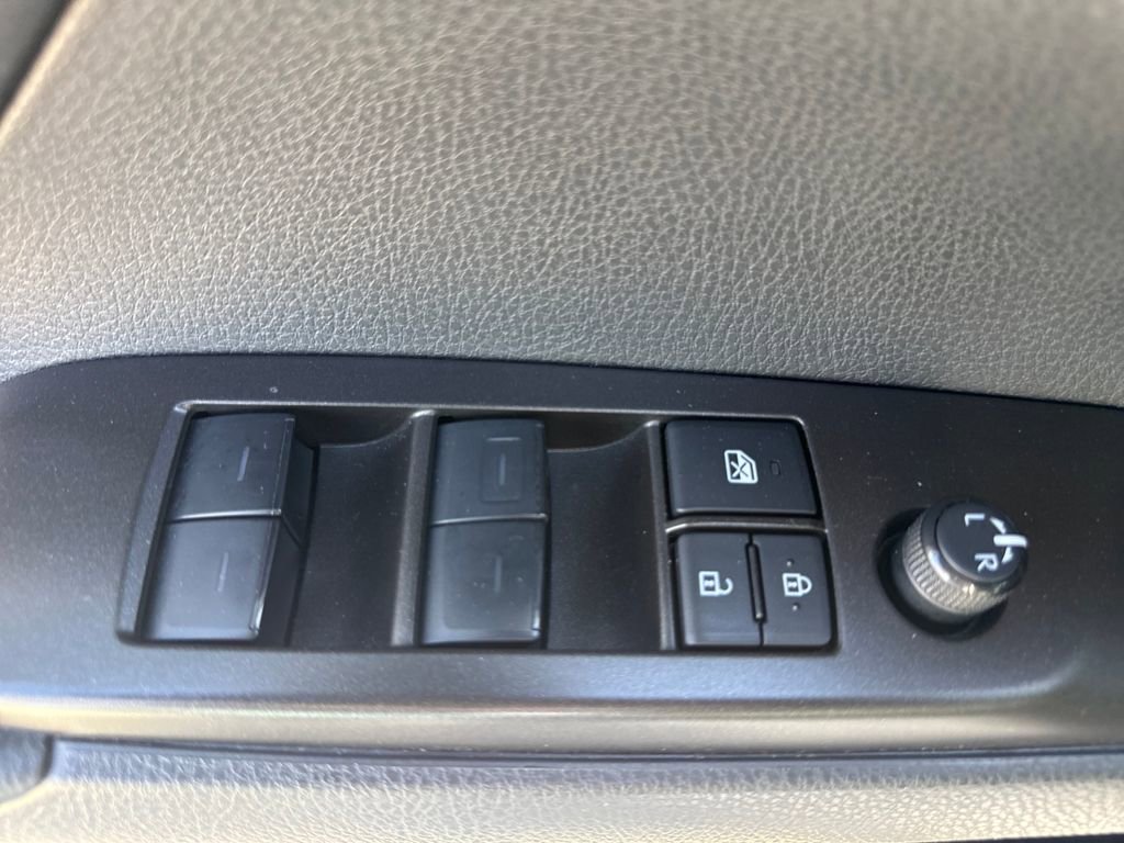 Used 2024 Toyota Camry SE image 15