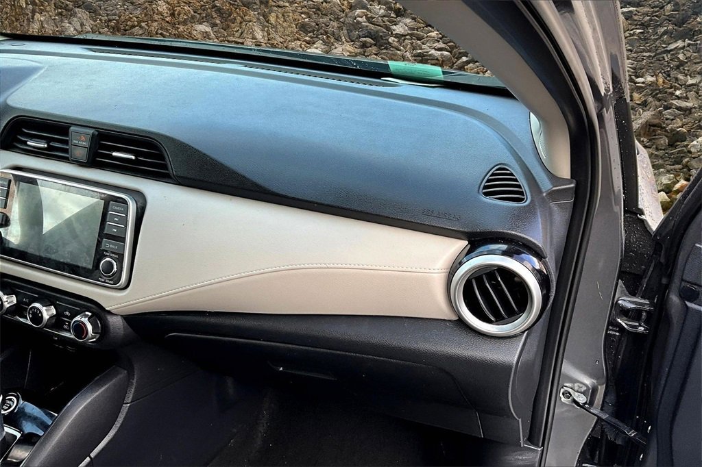 Used 2021 Nissan Versa SV image 15