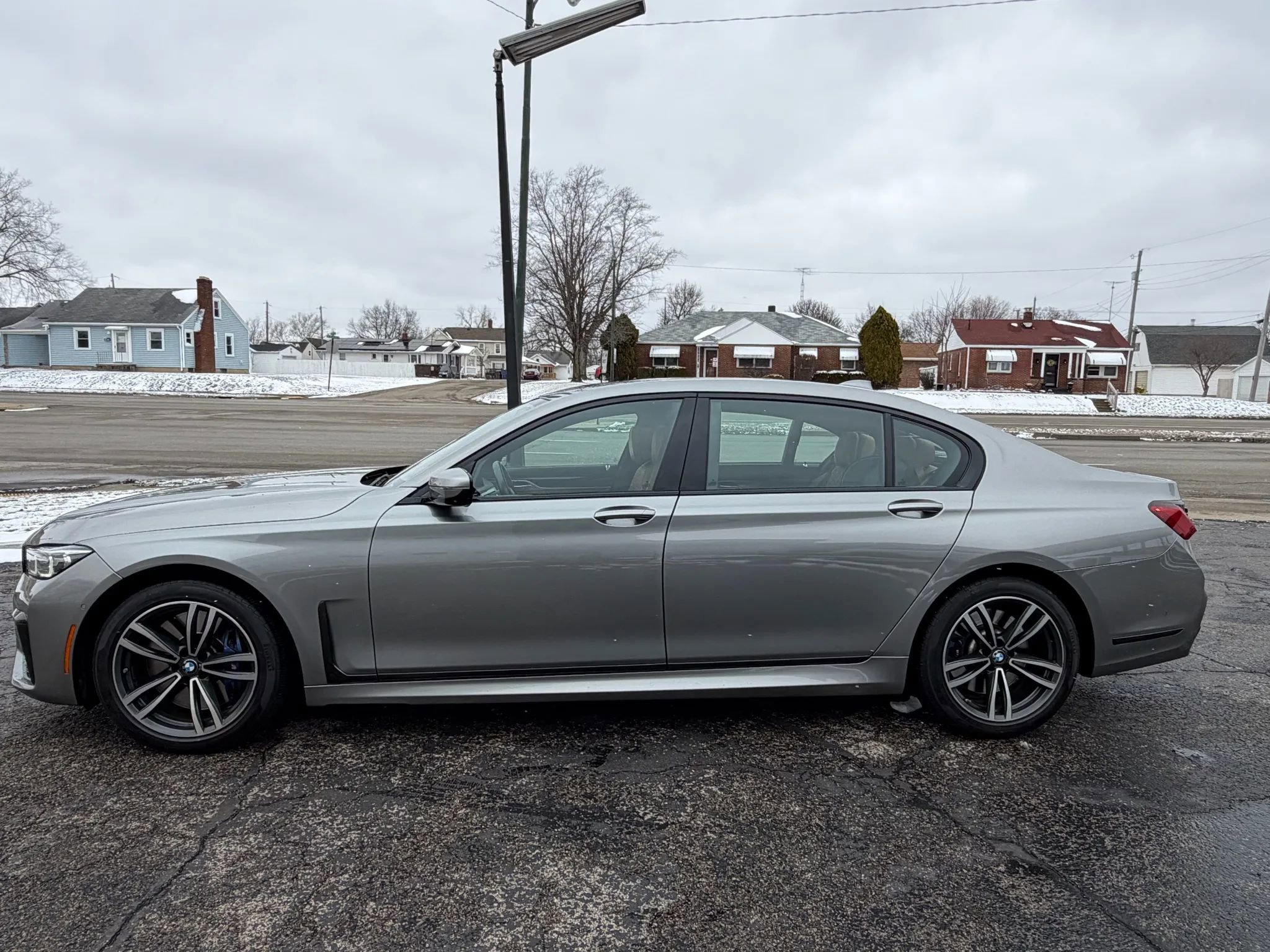 Used 2022 BMW 740i xDrive w/ M Sport Package image 5