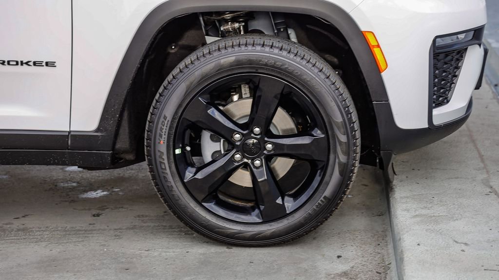 New 2026 Jeep Grand Cherokee Limited AWD/4WD image 11