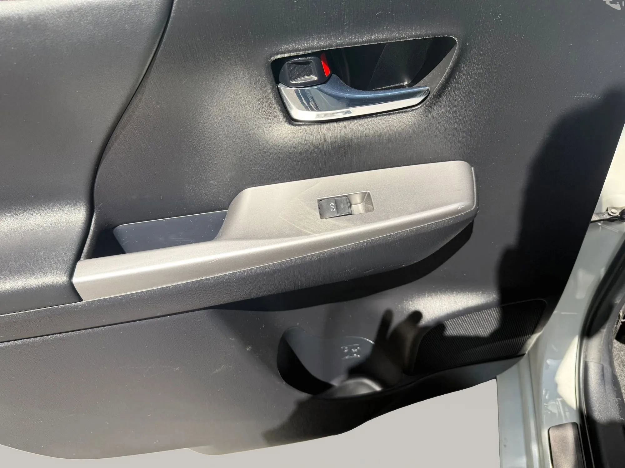Used 2017 Toyota Prius V Five w/ Carpet Mat Package FWD image 30