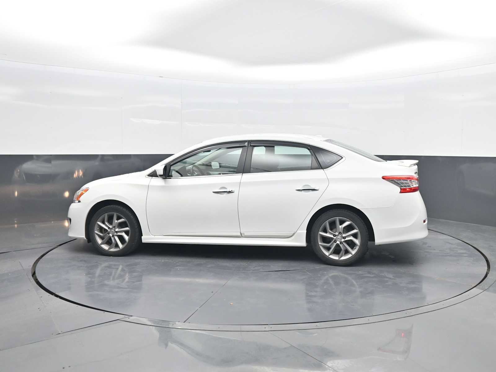 Used 2014 Nissan Sentra SR w/ SR Driver Package FWD image 5