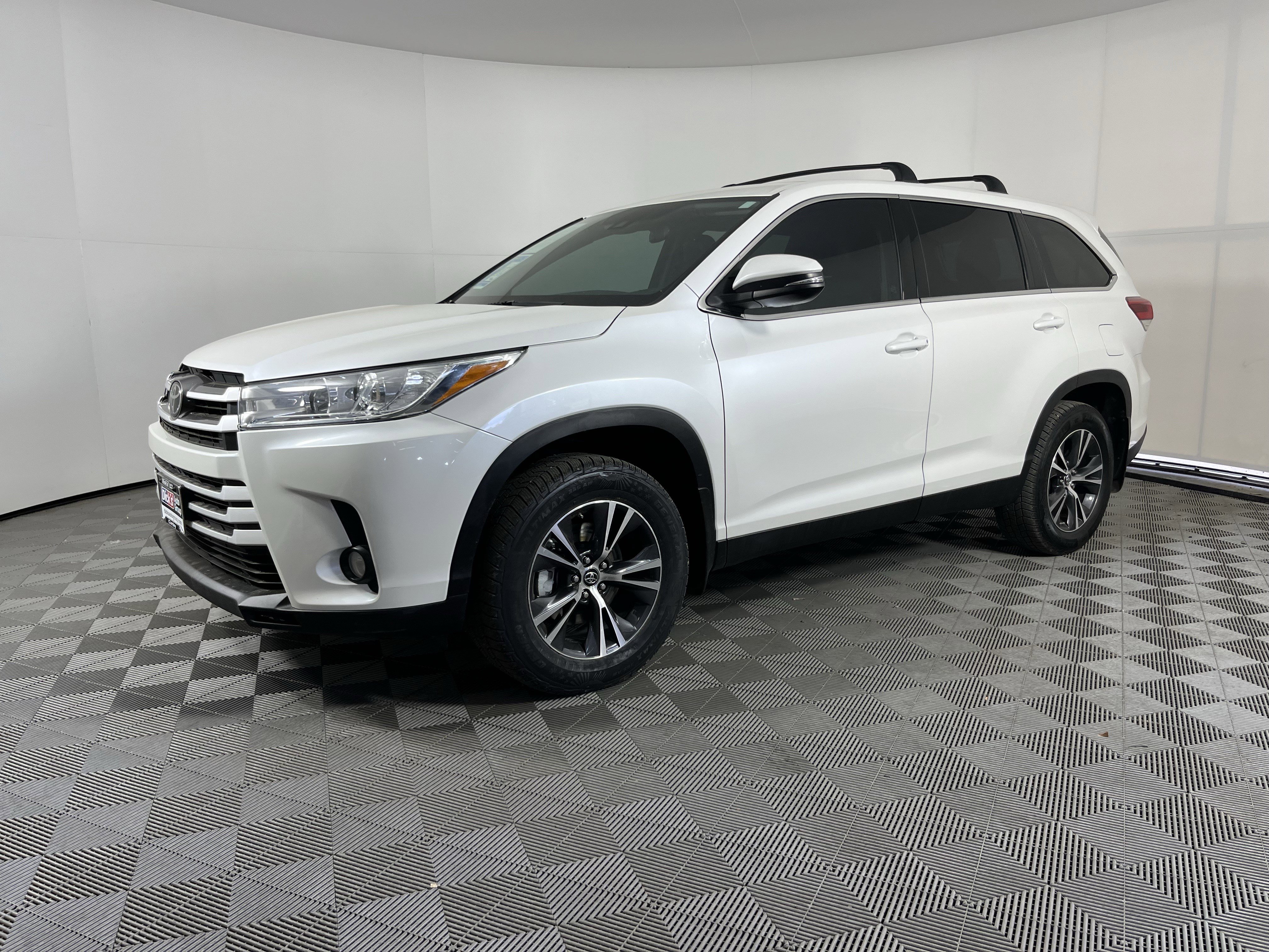Used 2019 Toyota Highlander Plus AWD/4WD image 1