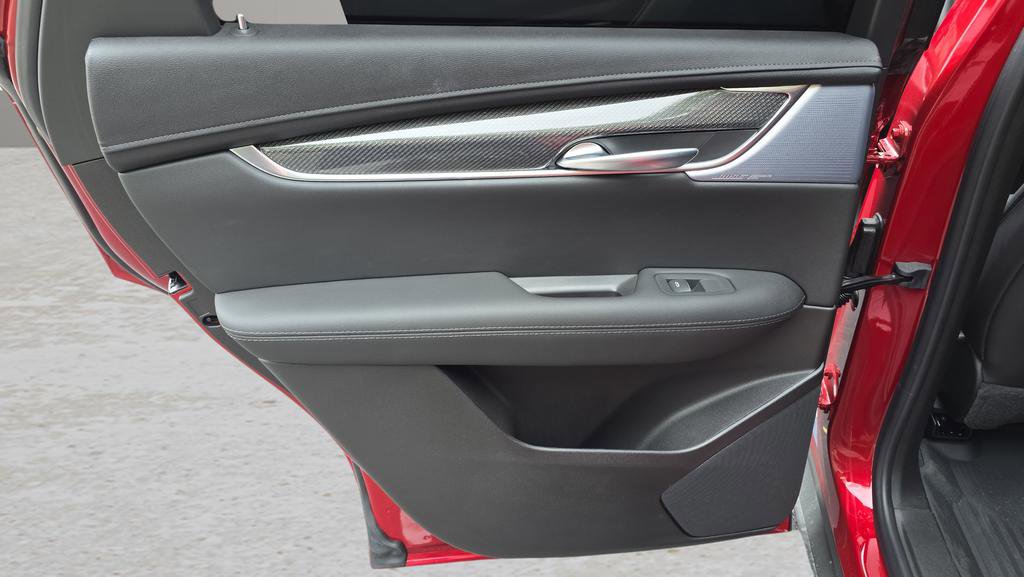 Certified 2025 Cadillac XT5 Sportv w/ Technology Package image 24