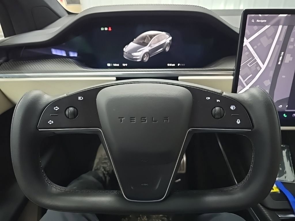 Used 2023 Tesla Model X Plaid image 21