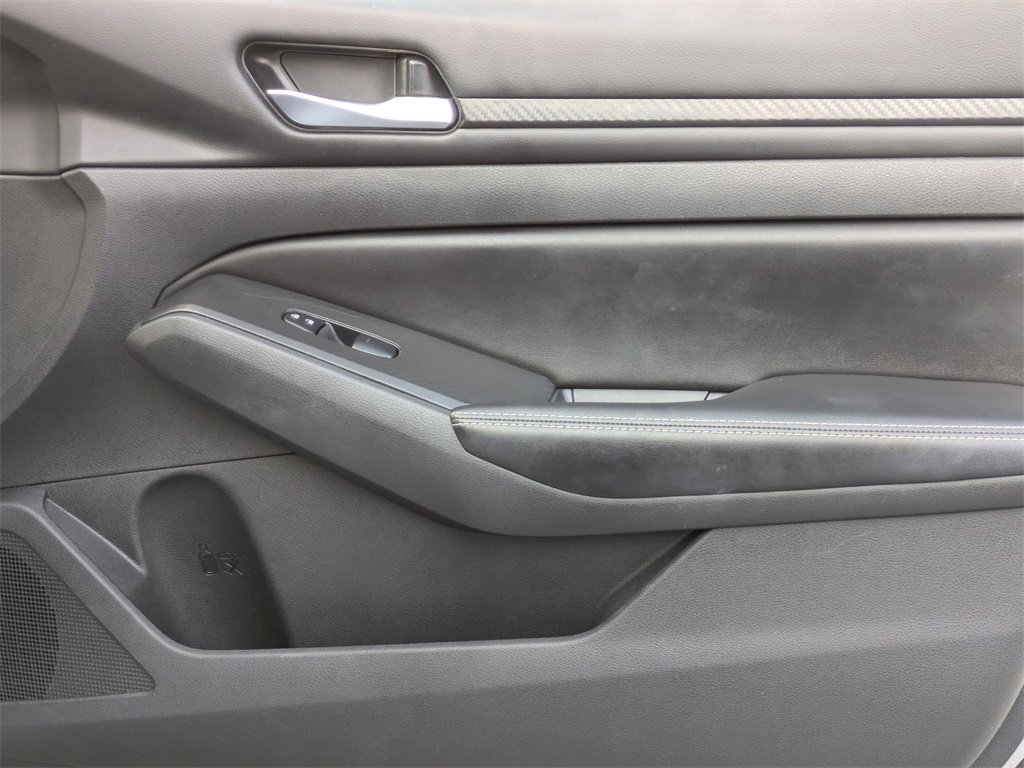 Used 2024 Nissan Altima 2.5 SV image 32