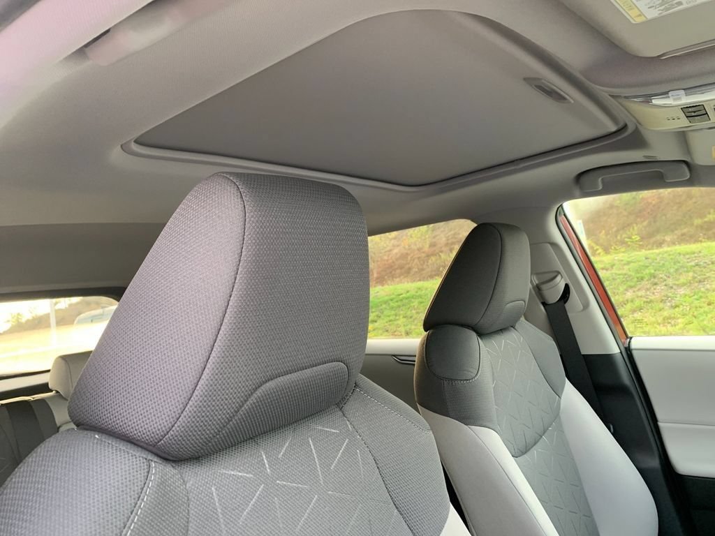 New 2025 Toyota RAV4 XLE w/ Convenience Package AWD/4WD image 17