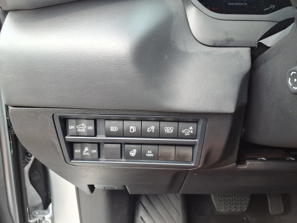 Used 2025 Toyota Tundra Platinum AWD/4WD image 14