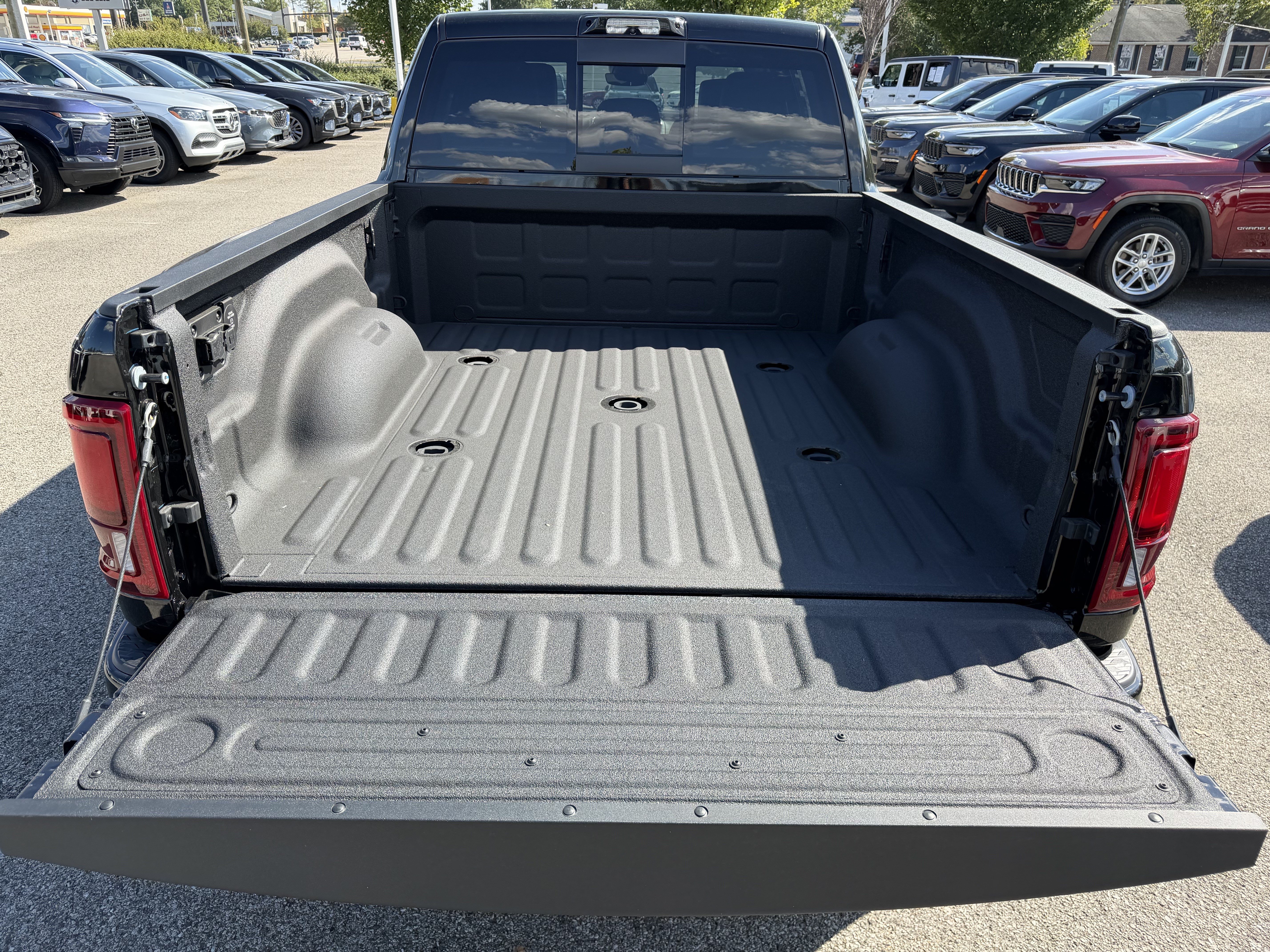 New 2026 RAM 3500 Laramie AWD/4WD image 35