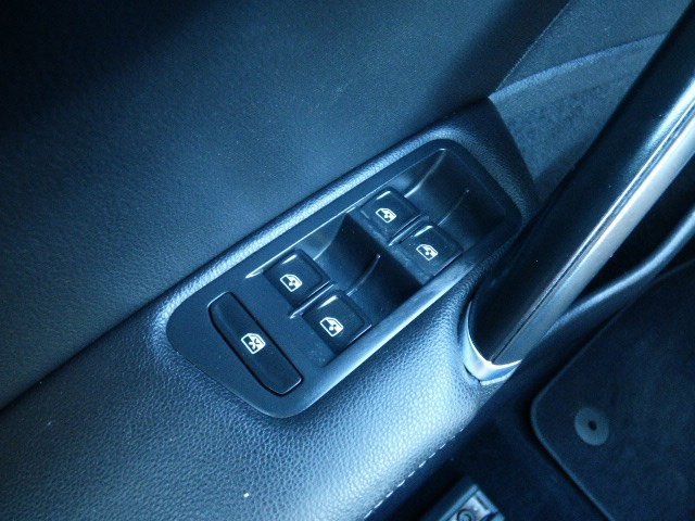 Used 2017 Volkswagen Golf SE image 26