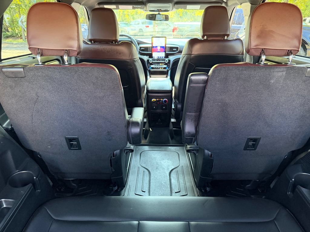 Used 2023 Ford Explorer Platinum w/ Technology Package AWD/4WD image 8