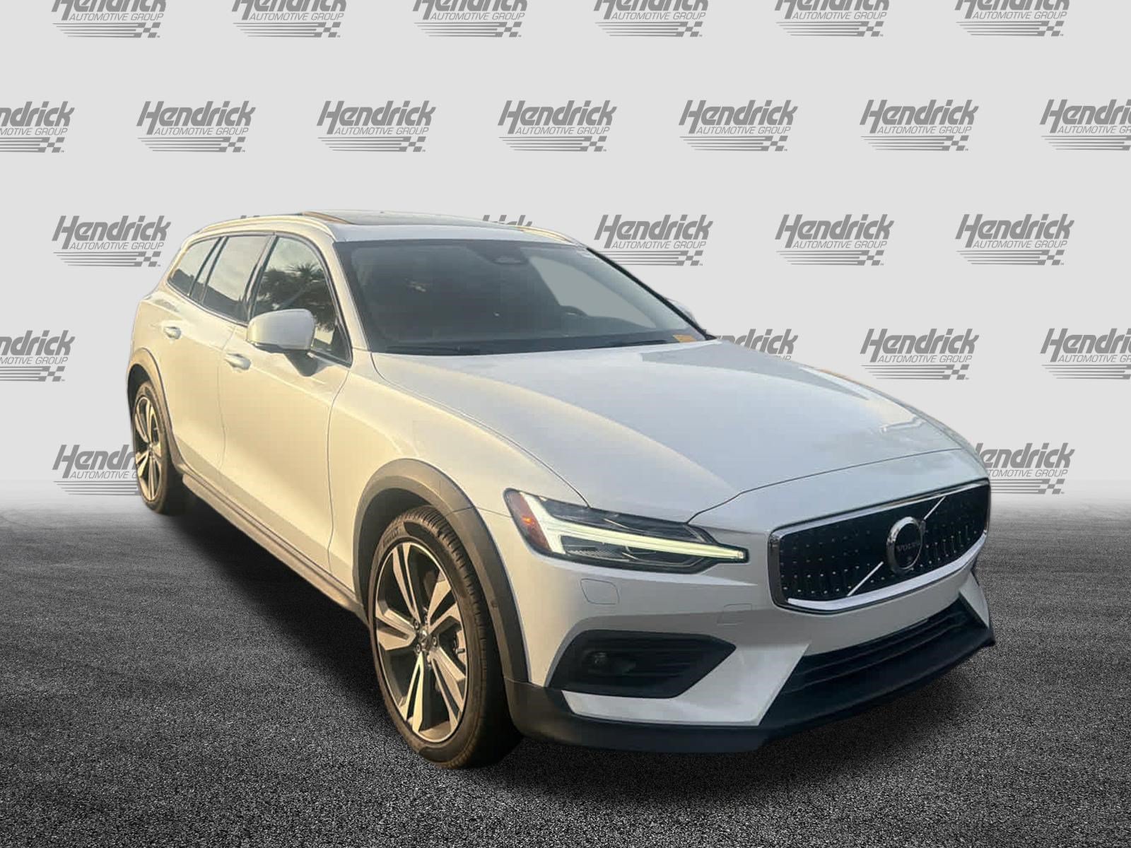 Used 2024 Volvo V60 B5 Cross Country Plus w/ Protection Package Premier AWD/4WD image 5