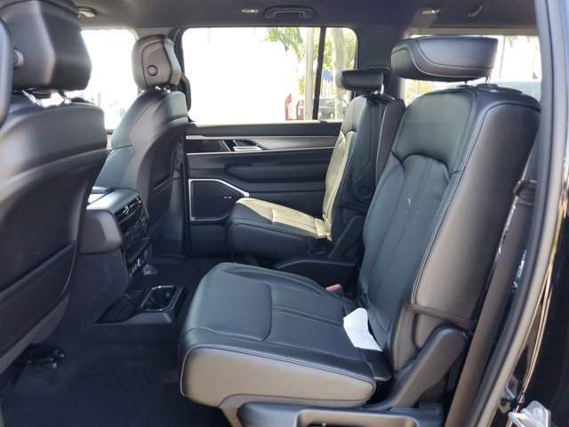 New 2025 Jeep Wagoneer Series II AWD/4WD image 8
