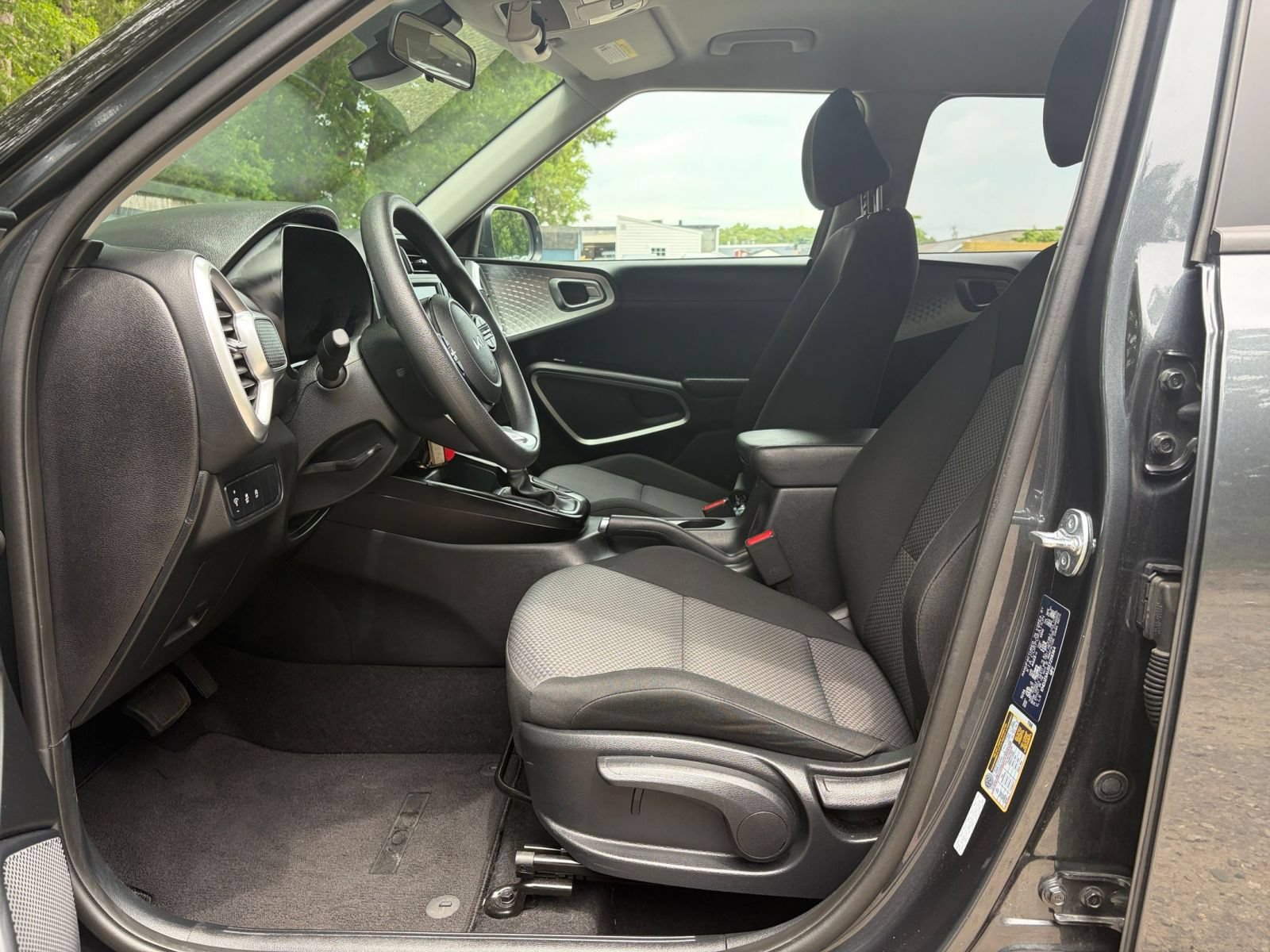 Used 2025 Kia Soul LX w/ LX Technology Package FWD image 24