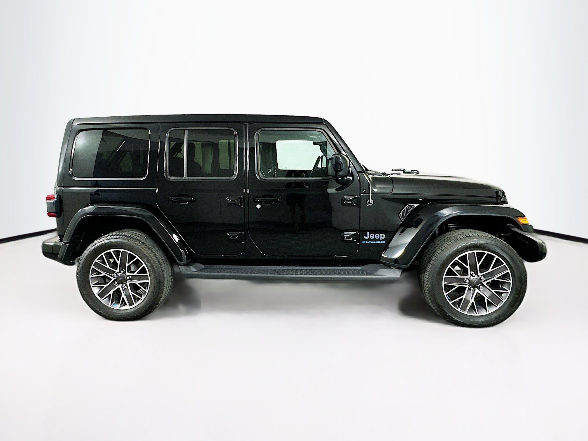 Used 2023 Jeep Wrangler Unlimited Sahara AWD/4WD image 10