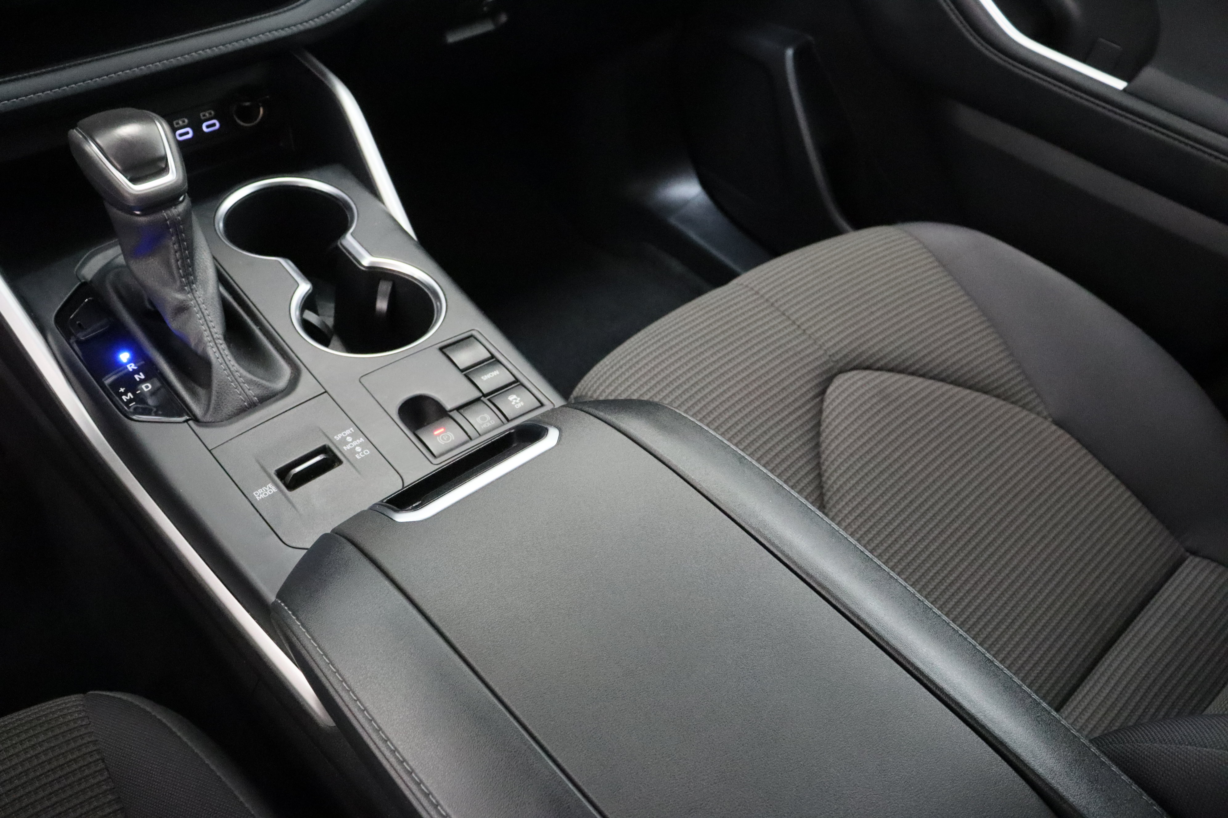 Certified 2025 Toyota Highlander LE FWD image 17