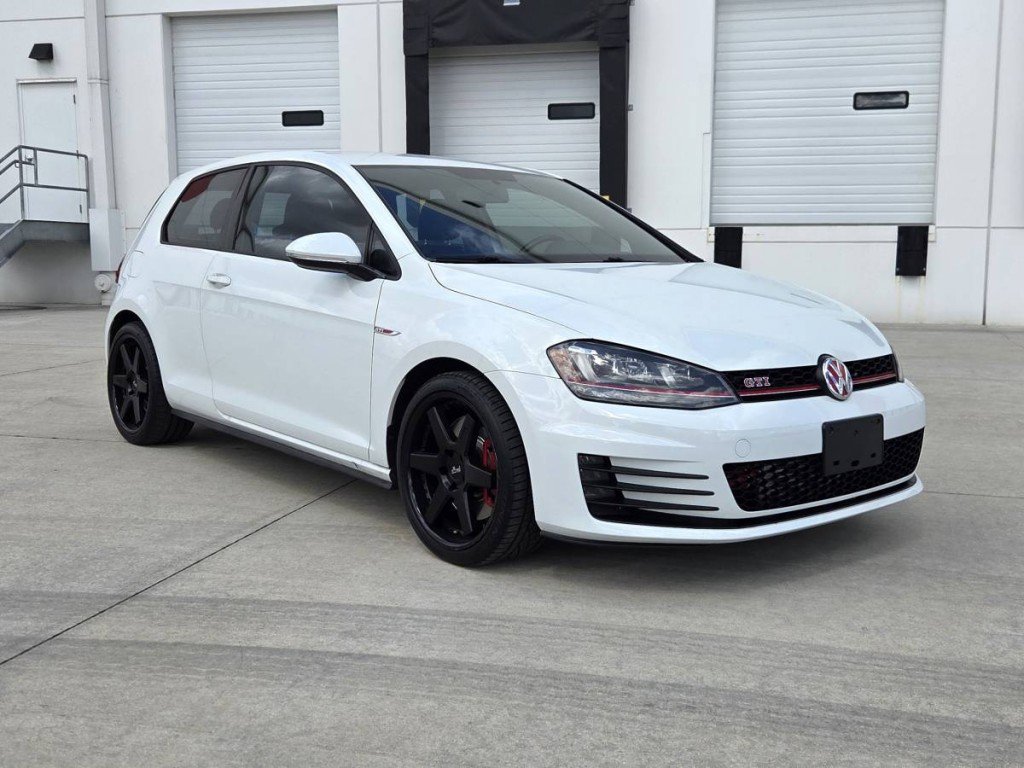 Used 2015 Volkswagen GTI SE FWD image 3