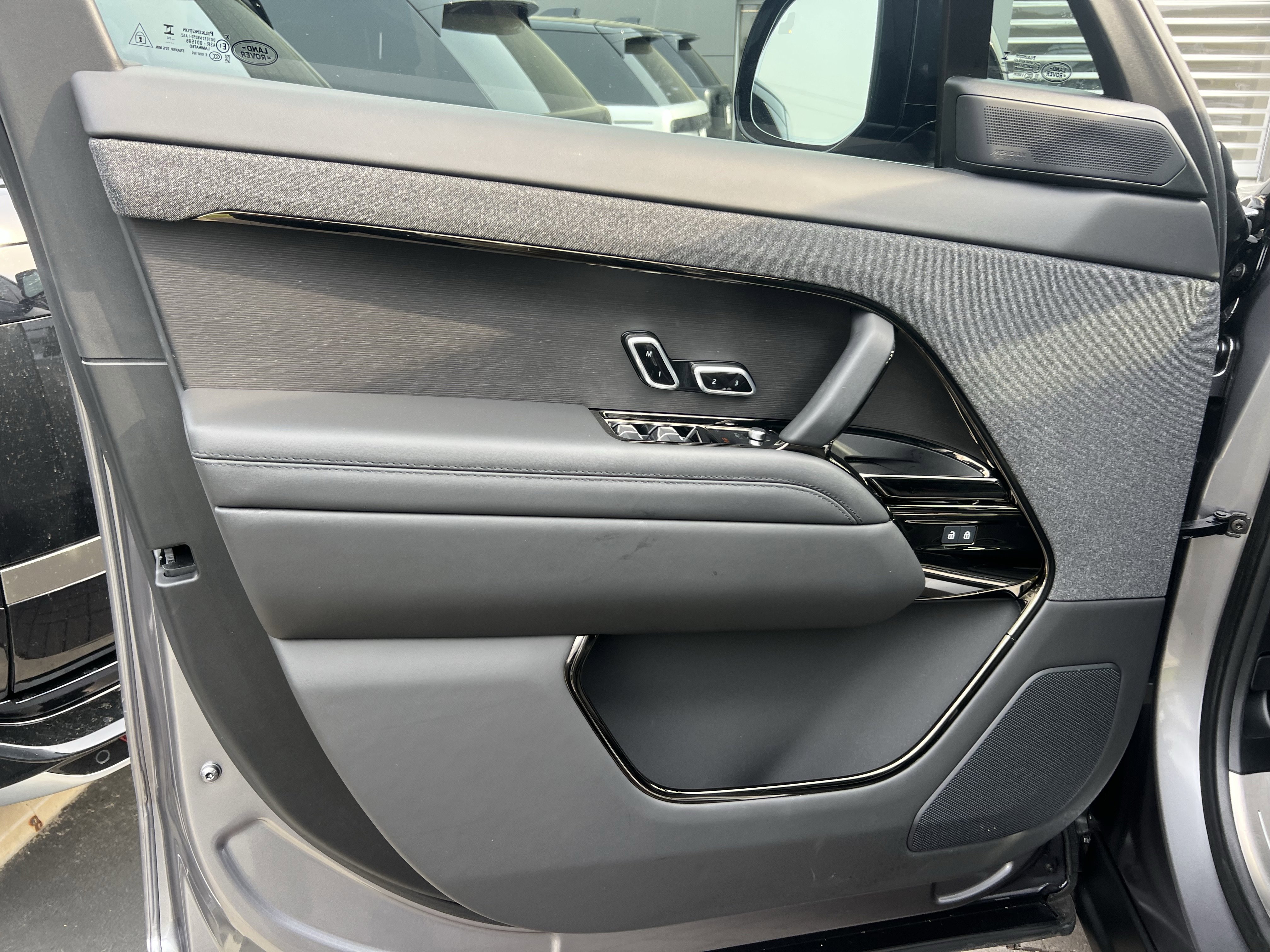 Certified 2025 Land Rover Range Rover Sport Autobiography AWD/4WD image 13