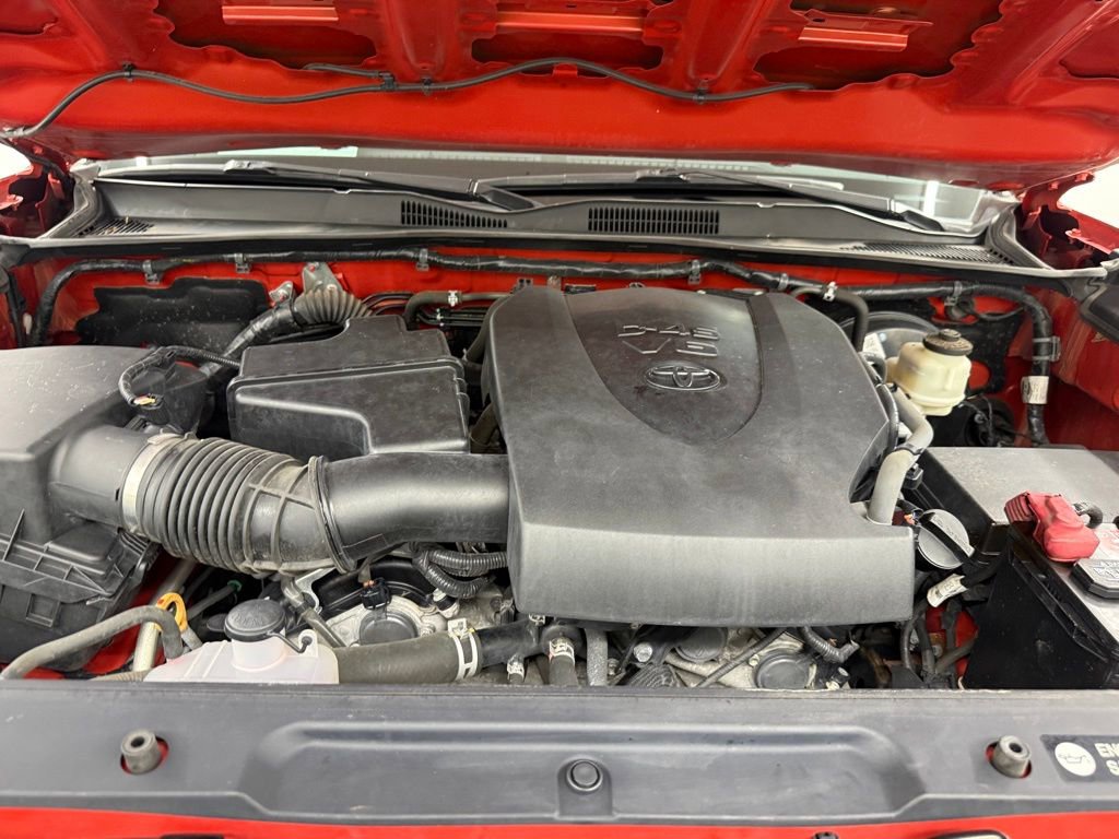 Used 2018 Toyota Tacoma TRD Sport AWD/4WD image 40