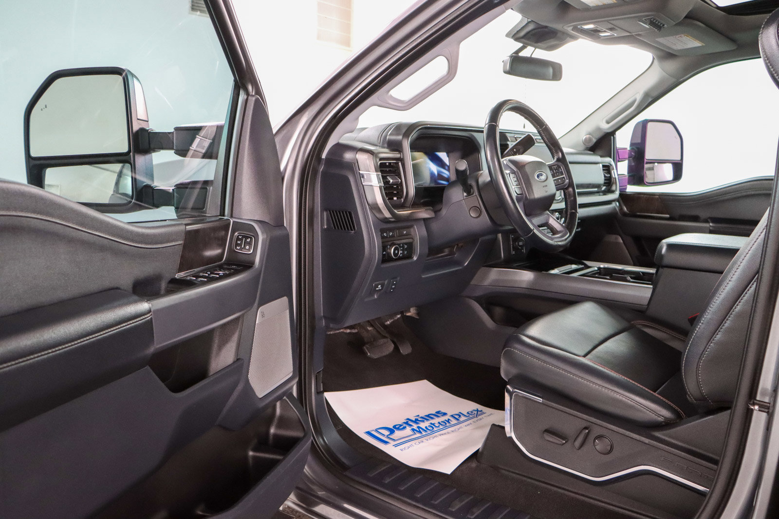 Used 2023 Ford F250 Lariat w/ Lariat Ultimate Package image 3