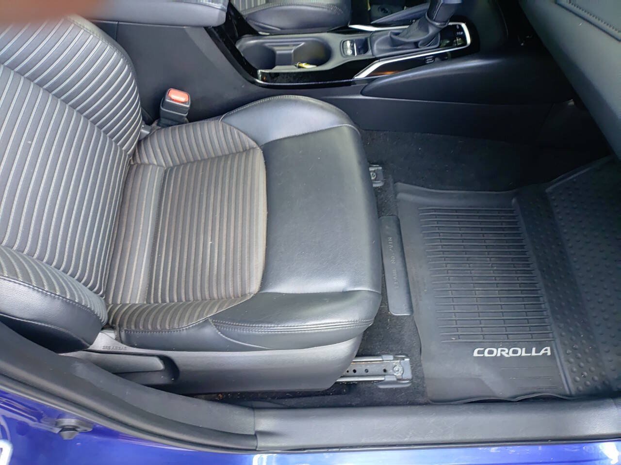 Used 2020 Toyota Corolla XSE FWD image 23