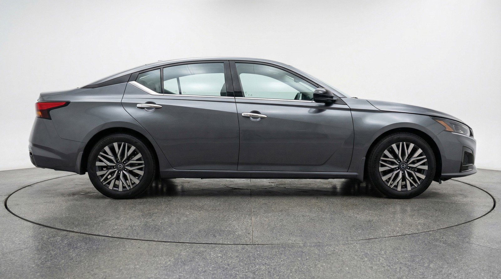 Used 2025 Nissan Altima 2.5 SV image 11