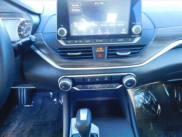 Used 2025 Nissan Altima 2.5 SV FWD image 21