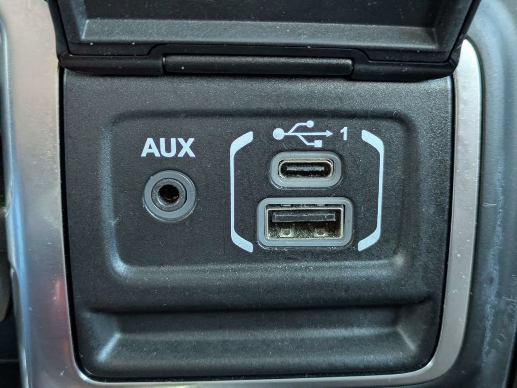 Used 2023 Jeep Wrangler Unlimited Sahara AWD/4WD image 21