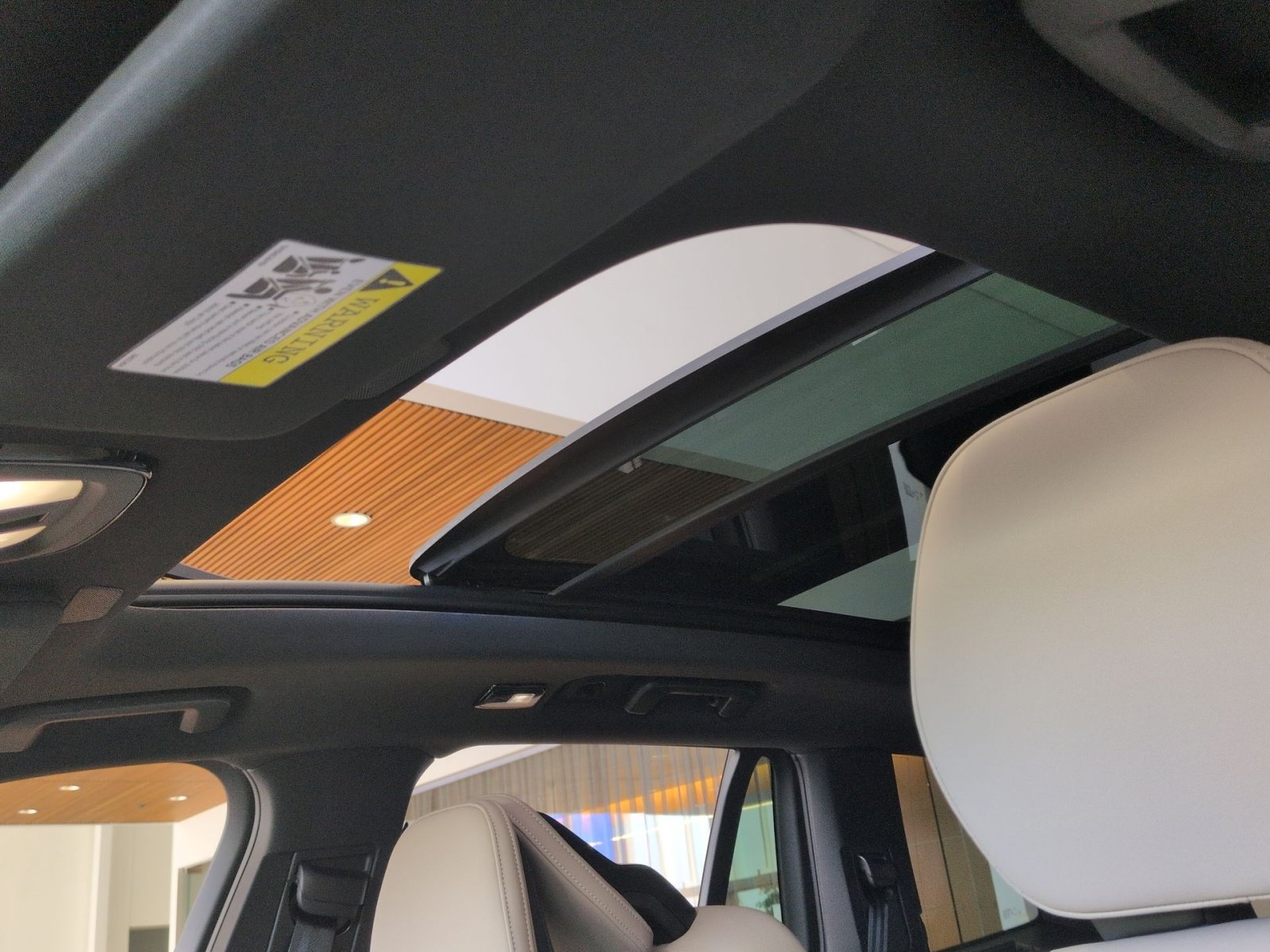 New 2026 Volvo XC90 T8 Plus w/ Protection Package Premier AWD/4WD image 31
