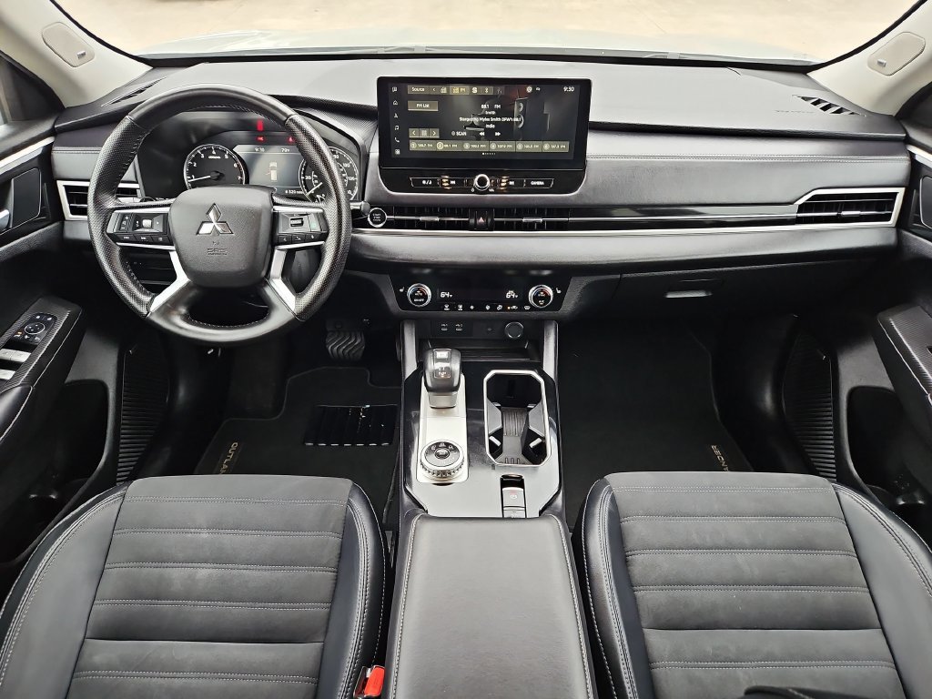 Used 2025 Mitsubishi Outlander SE AWD/4WD image 26