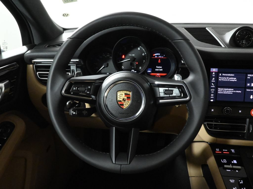 Used 2025 Porsche Macan AWD/4WD image 18