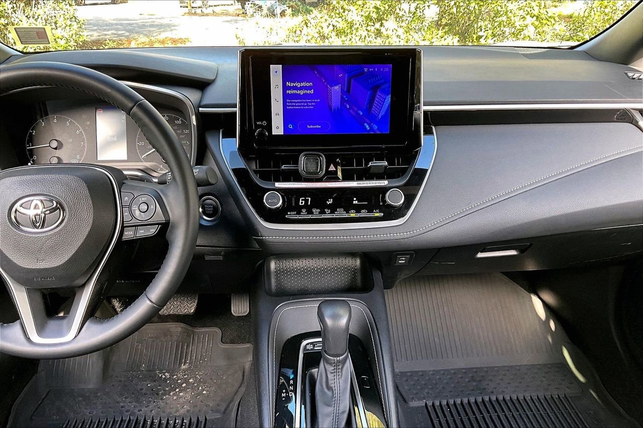 Used 2025 Toyota Corolla SE image 9