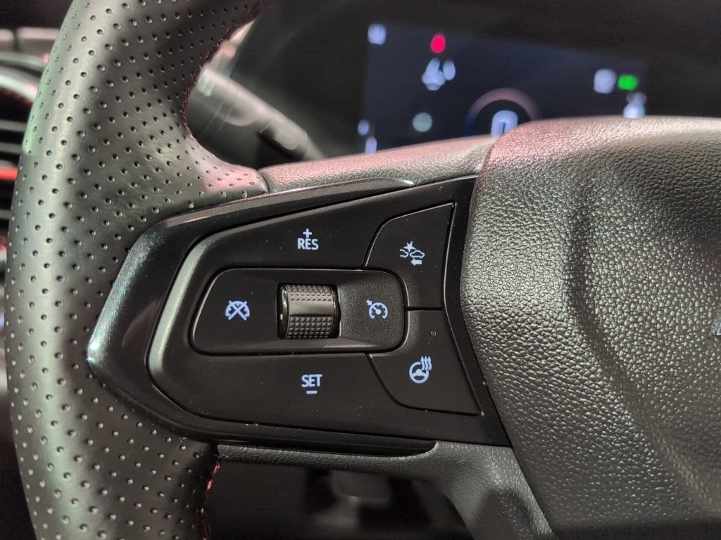 Used 2025 Chevrolet Trax RS w/ Driver Confidence Package image 12