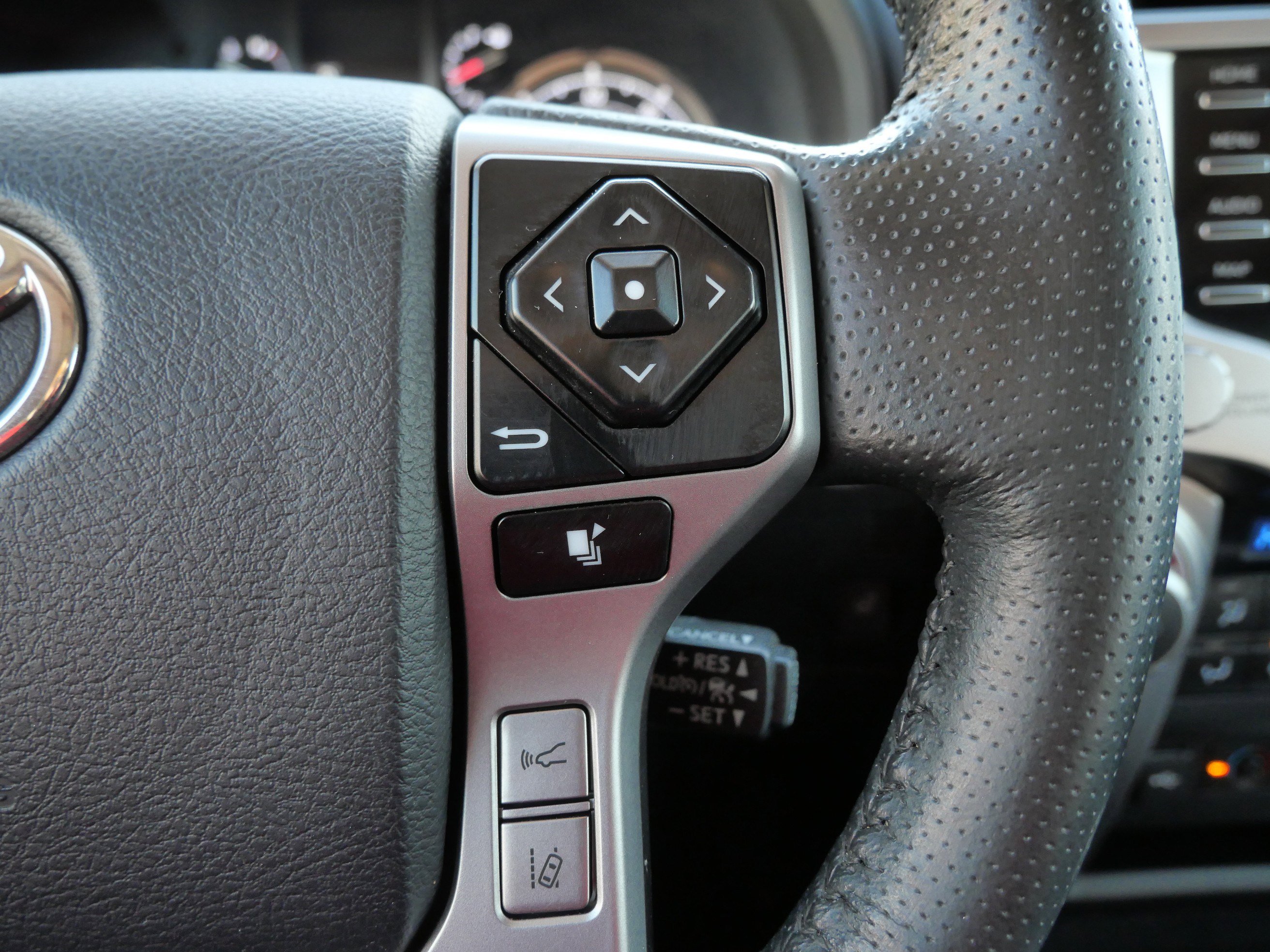 Used 2023 Toyota 4Runner Limited image 25