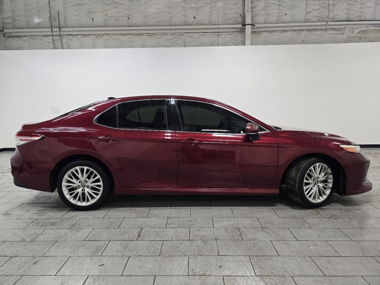 Used 2018 Toyota Camry XLE image 18