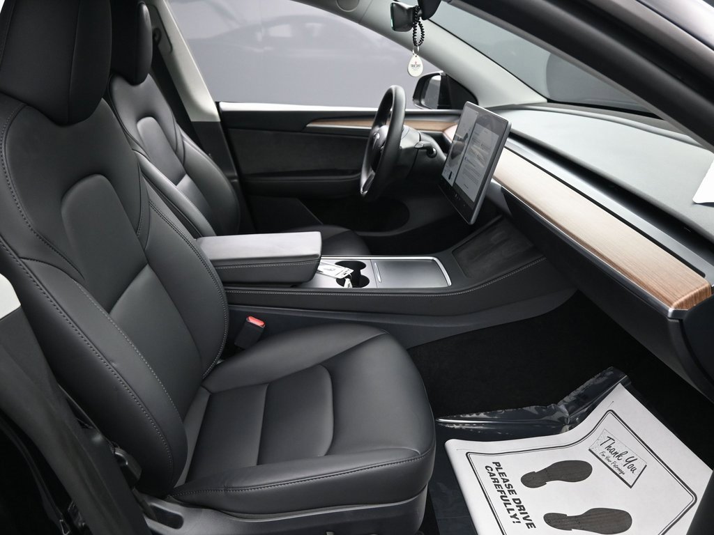 Used 2025 Tesla Model Y Long Range image 34