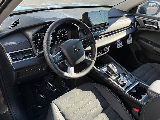 New 2025 Mitsubishi Outlander SE image 4