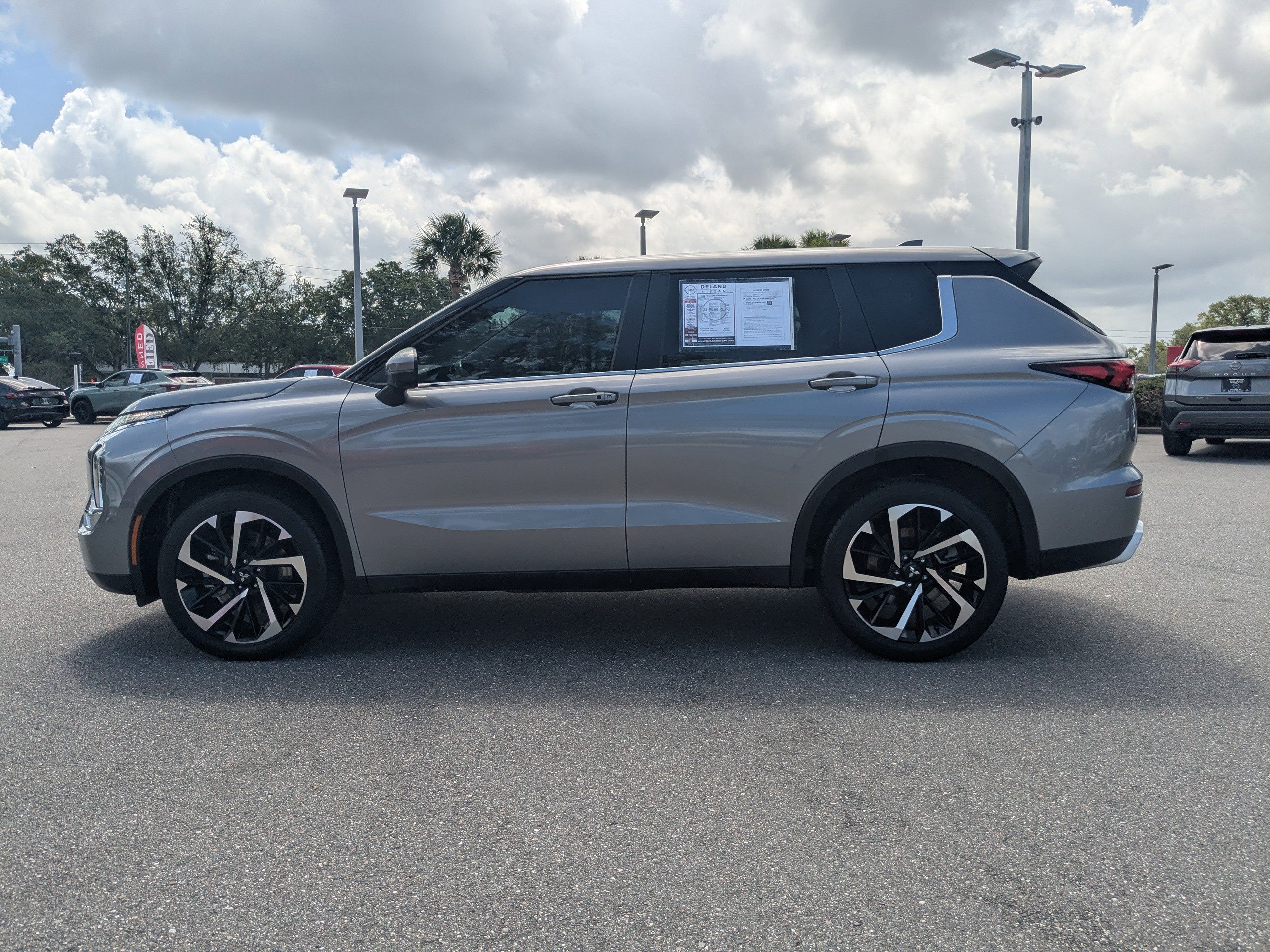 Used 2022 Mitsubishi Outlander SE FWD image 7