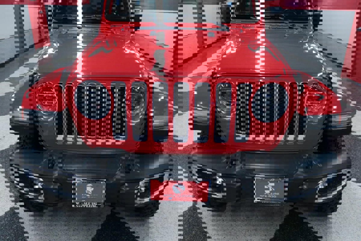 Used 2018 Jeep Wrangler Unlimited Sahara w/ Cold Weather Group image 4