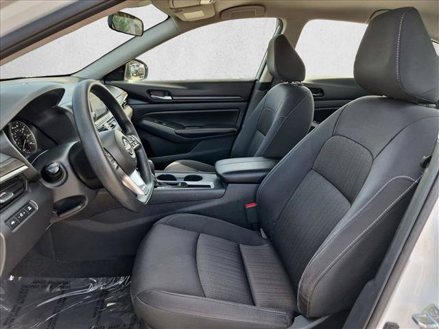 Used 2025 Nissan Altima 2.5 SV FWD image 15