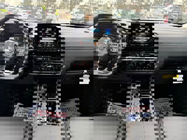 New 2025 Nissan Pathfinder SL w/ Black Appearance Package image 26