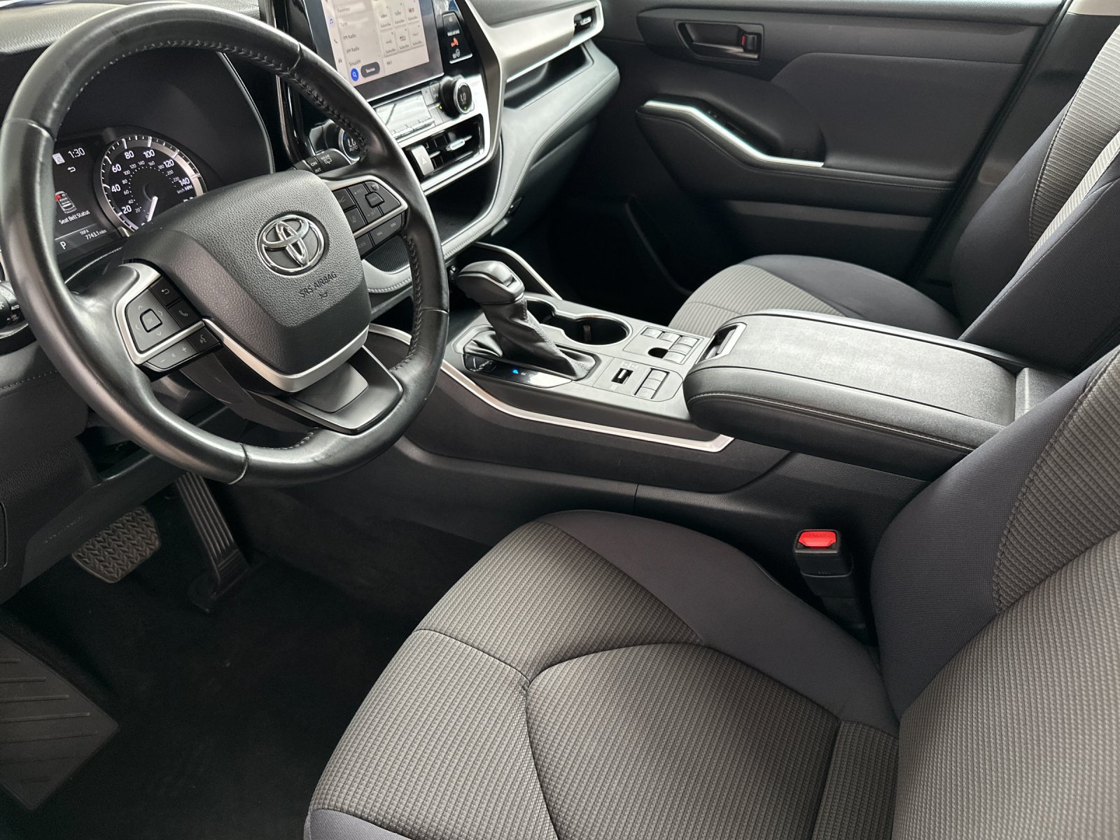 Used 2023 Toyota Highlander LE AWD/4WD image 10