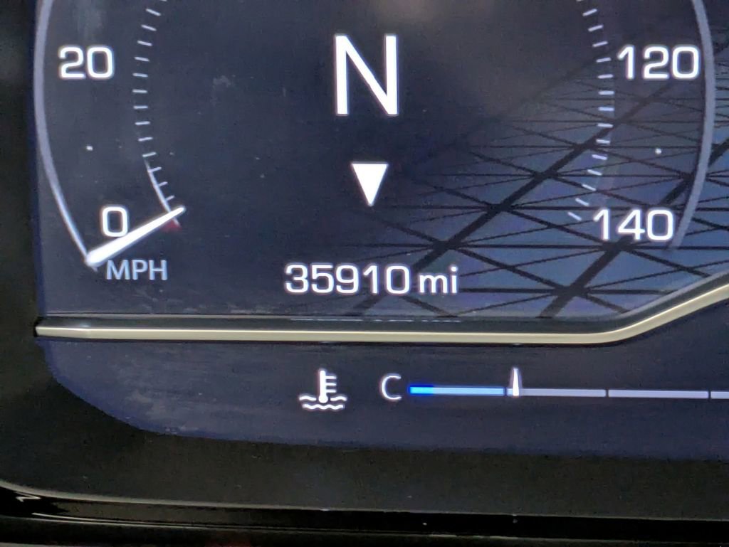 Used 2023 GMC Yukon Denali w/ Advanced Technology Package image 16